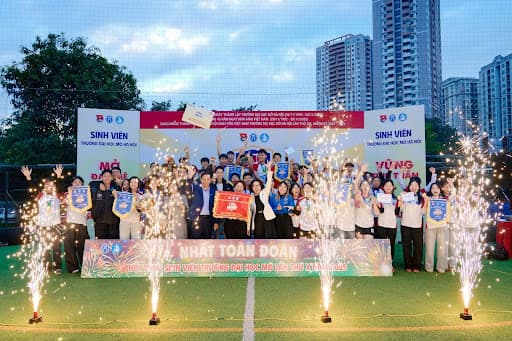 Sinh viên Khoa Kinh tế tại HOU Sport Fest 2025