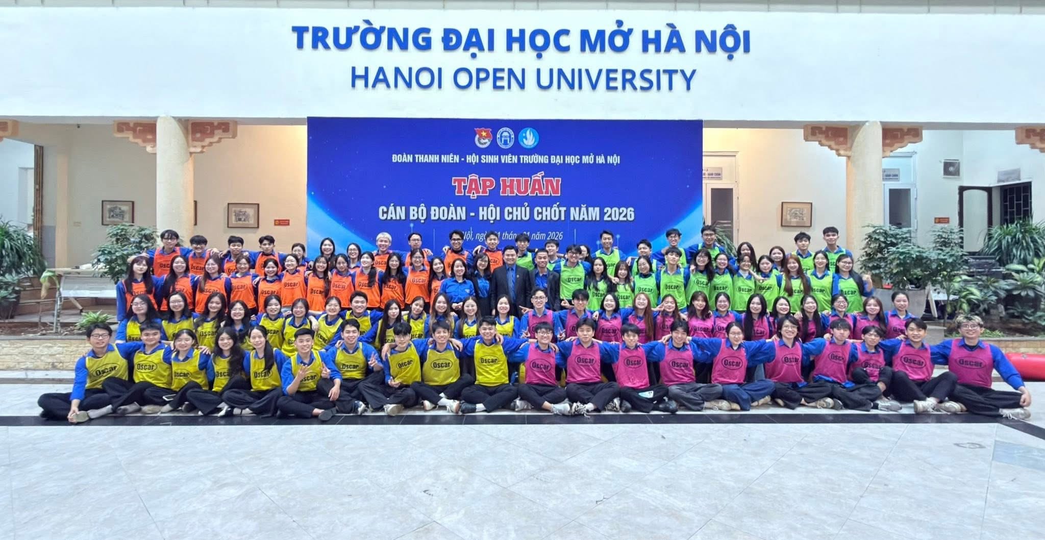 SINH VIÊN KHOA KINH TẾ THAM GIA CHƯƠNG TRÌNH “TẬP HUẤN CÁN BỘ ĐOÀN – HỘI CHỦ CHỐT NĂM 2026”